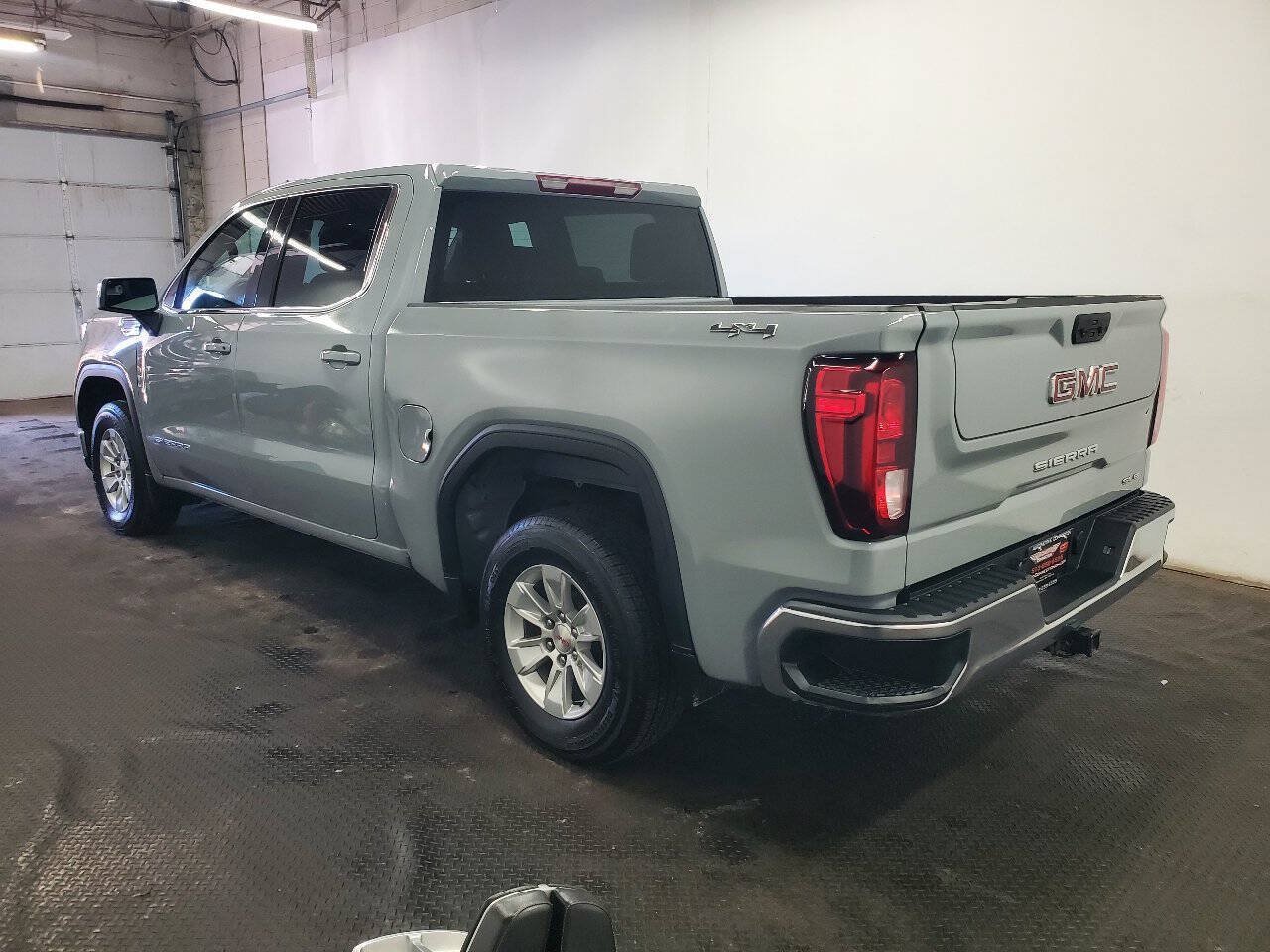 Used 2024 GMC Sierra 1500 SLE AWD/4WD image 5