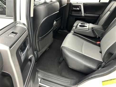 Used 2016 Toyota 4Runner SR5 Premium image 23