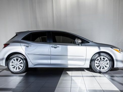 Used 2024 Toyota Corolla SE image 3