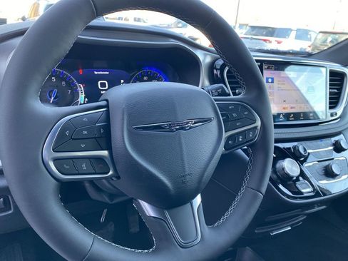 New 2026 Chrysler Pacifica Select image 28