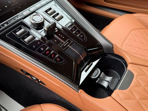 Used 2025 Aston Martin DB12 Coupe RWD image 31