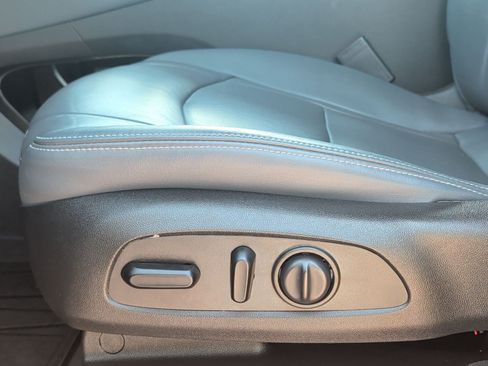 Used 2021 Buick Enclave Essence w/ Sound and Sites Package FWD image 10