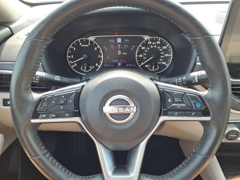 Used 2024 Nissan Altima 2.5 SL FWD image 14