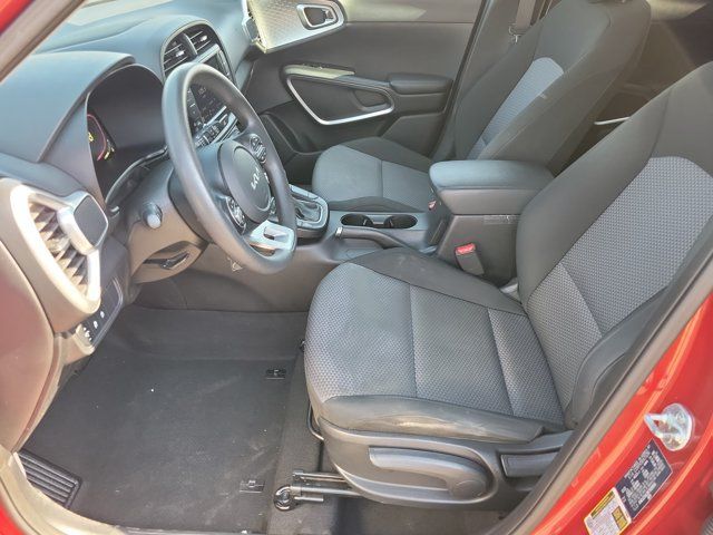 Used 2024 Kia Soul LX FWD image 5