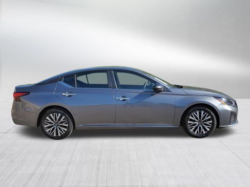 Used 2025 Nissan Altima 2.5 SV FWD image 8