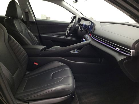 Used 2025 Hyundai Elantra Limited FWD image 21