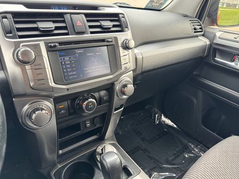 Used 2015 Toyota 4Runner SR5 AWD/4WD image 29