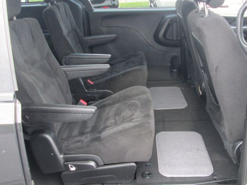 Used 2016 Dodge Grand Caravan SXT w/ UConnect Hands-Free Group image 15