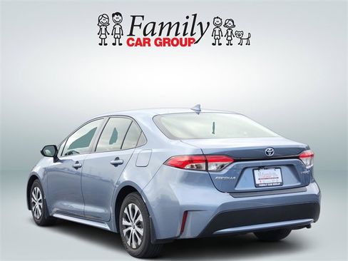 Used 2022 Toyota Corolla LE image 3