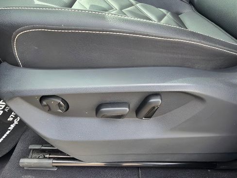 Used 2025 Volkswagen Atlas SE image 25