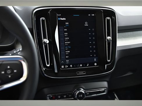 Certified 2025 Volvo XC40 B5 Core w/ Protection Package Premier image 18