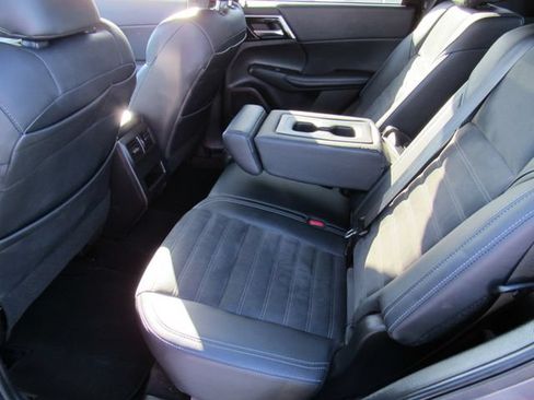 Used 2023 Mitsubishi Outlander SE FWD image 17