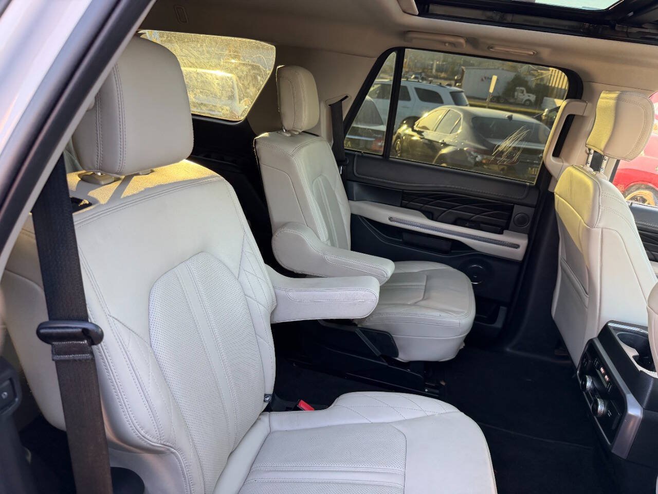 Used 2018 Ford Expedition Platinum RWD image 26