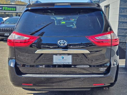 Used 2017 Toyota Sienna Limited Premium image 4
