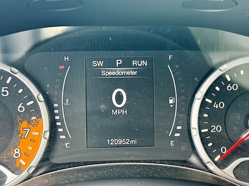 Used 2018 Jeep Renegade Latitude AWD/4WD image 13