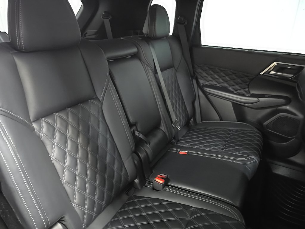 Used 2023 Mitsubishi Outlander SEL AWD/4WD image 17