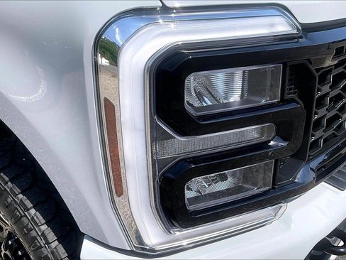 Used 2025 Ford F250 XLT w/ Black Appearance Package AWD/4WD image 29