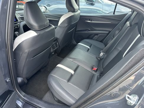 Used 2025 Toyota Camry SE FWD image 27