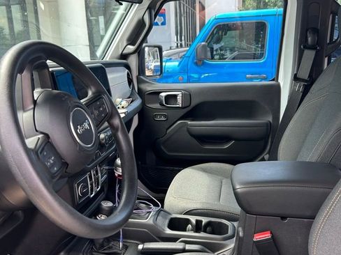 Used 2025 Jeep Wrangler Unlimited Sport AWD/4WD image 23