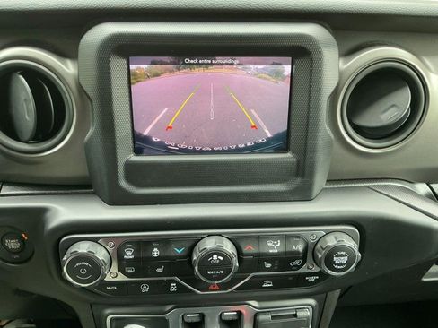 Used 2022 Jeep Wrangler Sport image 19