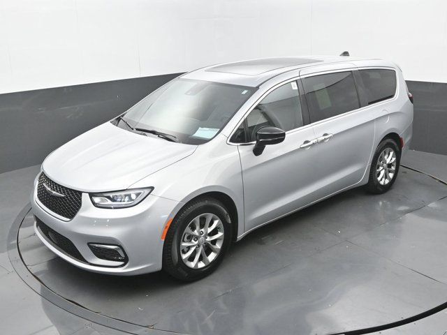 Used 2026 Chrysler Pacifica Limited FWD image 31