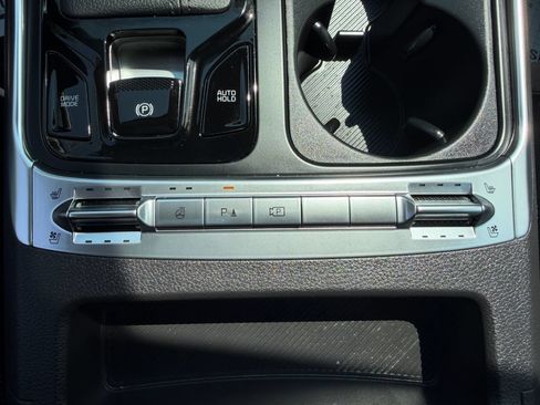 Used 2025 Kia Carnival SX Prestige FWD image 8