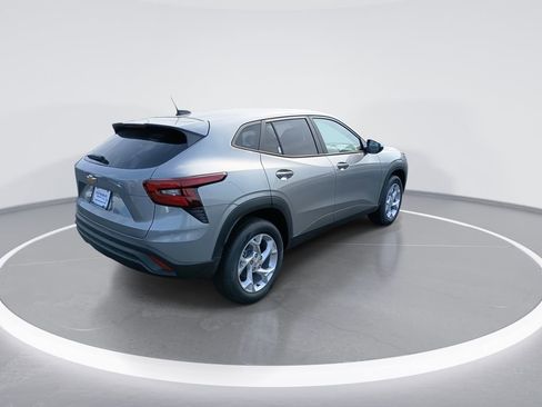 New 2026 Chevrolet Trax LS w/ LS Convenience Package FWD image 8