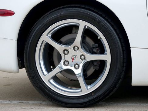 Used 2001 Chevrolet Corvette Convertible w/ Preferred Equipment Group2 image 26