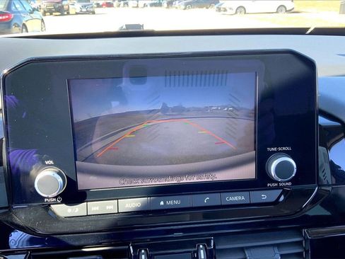 Used 2025 Nissan Pathfinder SV image 15