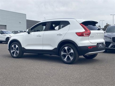 New 2025 Volvo XC40 B5 Core image 9