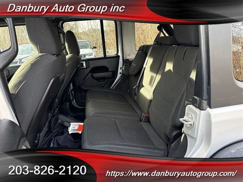Used 2024 Jeep Wrangler Unlimited Rubicon 4xe w/ Convenience Group AWD/4WD image 13