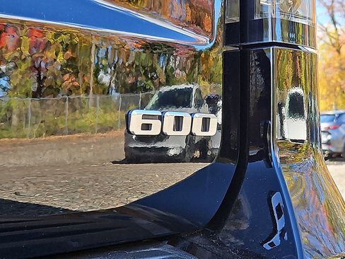 Used 2024 Cadillac Escalade ESV Luxury image 30