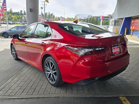 Used 2024 Toyota Camry XLE w/ Cold Weather Package FWD image 7