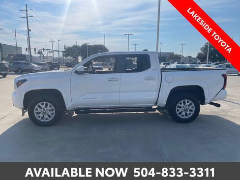 Certified 2025 Toyota Tacoma SR5 w/ SR5 Upgrade Package AWD/4WD image 2