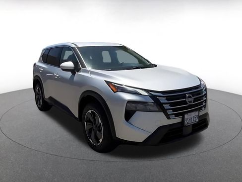 Used 2025 Nissan Rogue SV FWD image 3