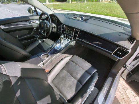 Used 2016 Porsche Panamera S RWD image 43