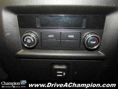 Used 2023 Chevrolet Traverse LT image 19