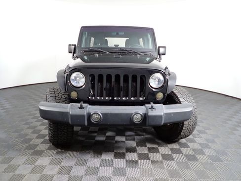 Used 2017 Jeep Wrangler Unlimited Sport w/ Mopar Black Appearance Group AWD/4WD image 8