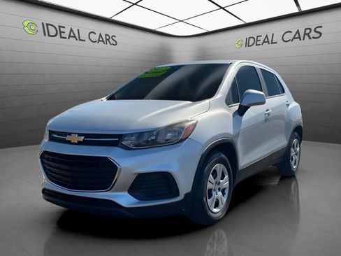 Used 2017 Chevrolet Trax LS FWD image 1