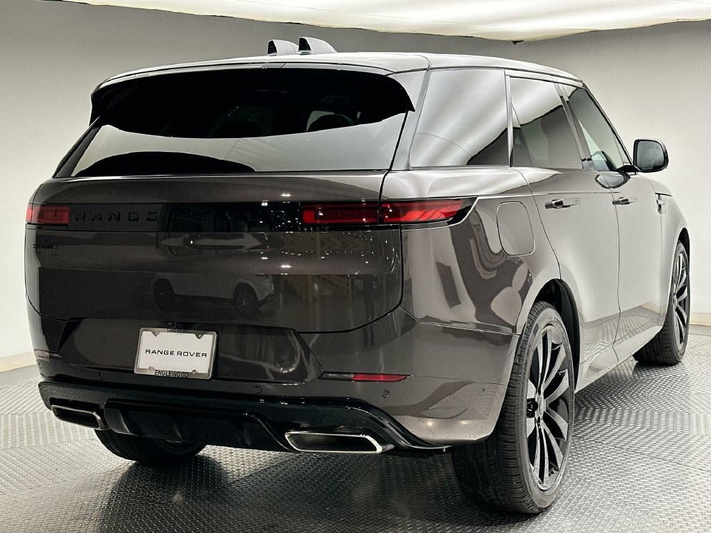 New 2027 Land Rover Range Rover Sport Dynamic SE AWD/4WD image 3