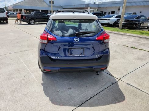 Used 2020 Nissan Kicks SR w/ SR Premium Package FWD image 4