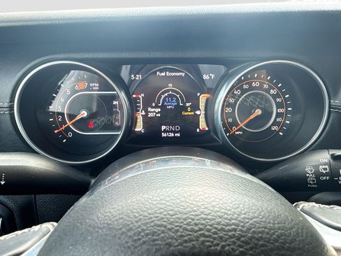Used 2018 Jeep Wrangler Unlimited Sahara AWD/4WD image 37