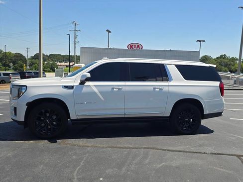 Used 2022 GMC Yukon XL Denali AWD/4WD image 6