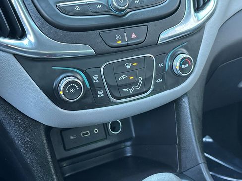 Used 2024 Chevrolet Equinox LS image 29