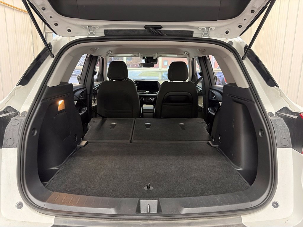 Used 2025 Chevrolet TrailBlazer LT AWD/4WD image 16