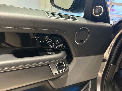 Used 2019 Land Rover Range Rover Supercharged image 3