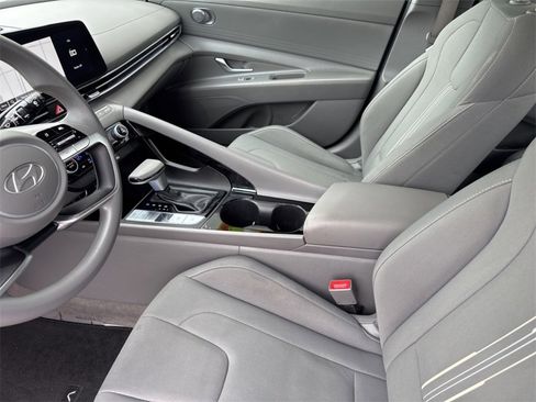 Used 2024 Hyundai Elantra Blue image 15
