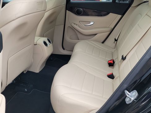 Used 2019 Mercedes-Benz GLC 300 4MATIC image 12