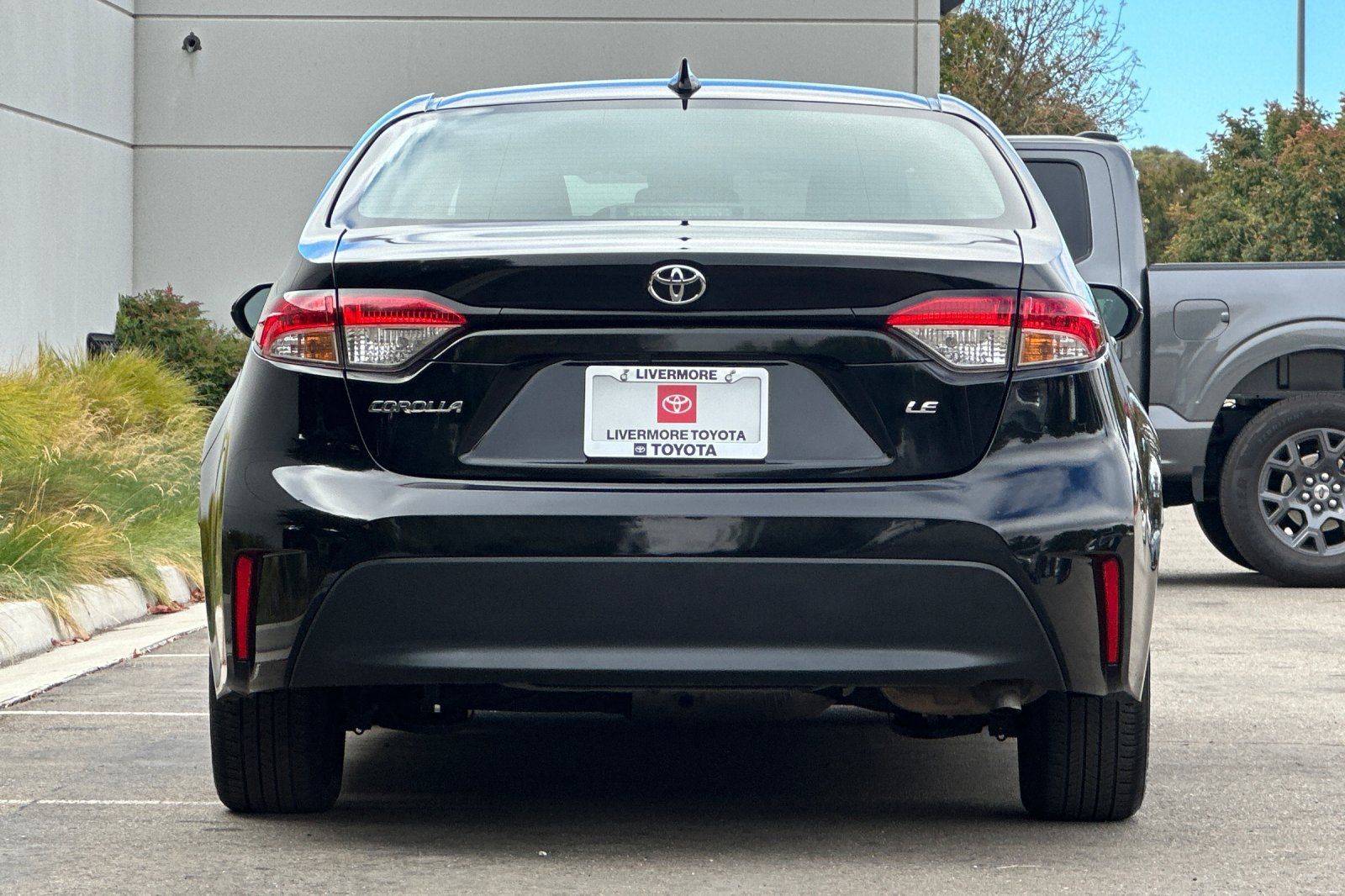 Used 2024 Toyota Corolla LE FWD image 5