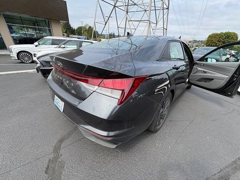 Used 2021 Hyundai Elantra SEL w/ Convenience Package FWD image 3